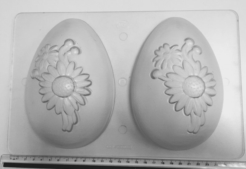 Molde huevo con flor
